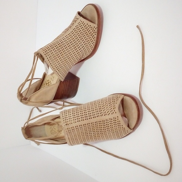 Vince Camuto soft leather Ankle Straps Heels. Tan. Triangle cut out design. Sz 7 - Picture 3 of 11